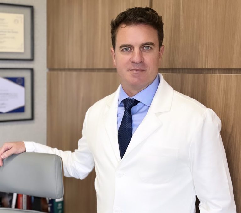 Dr. Paulo Junqueira médico focado nos Tratamentos e Procedimentos Clínicos e Estéticos.